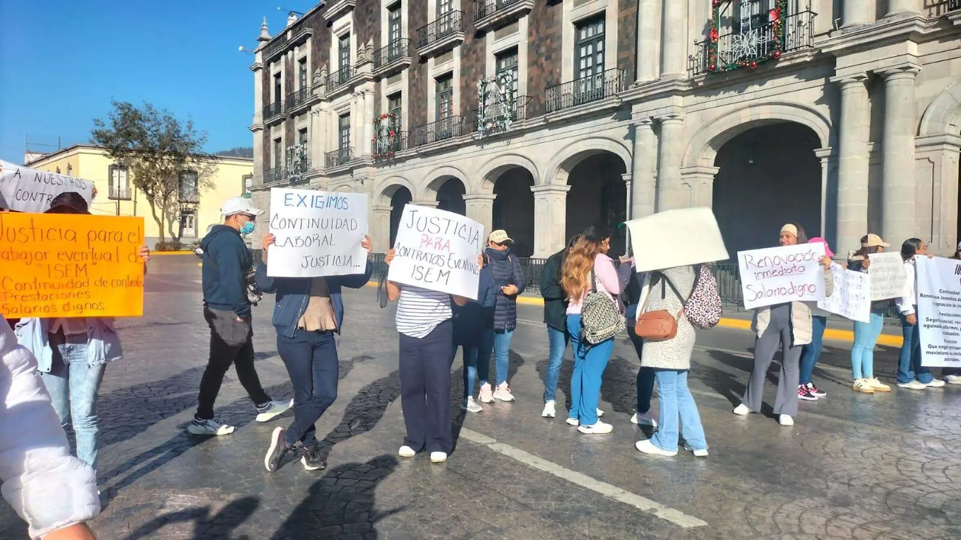 manifestación de empleados del isem en toluca